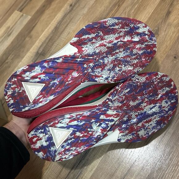 Athletic_Shoes